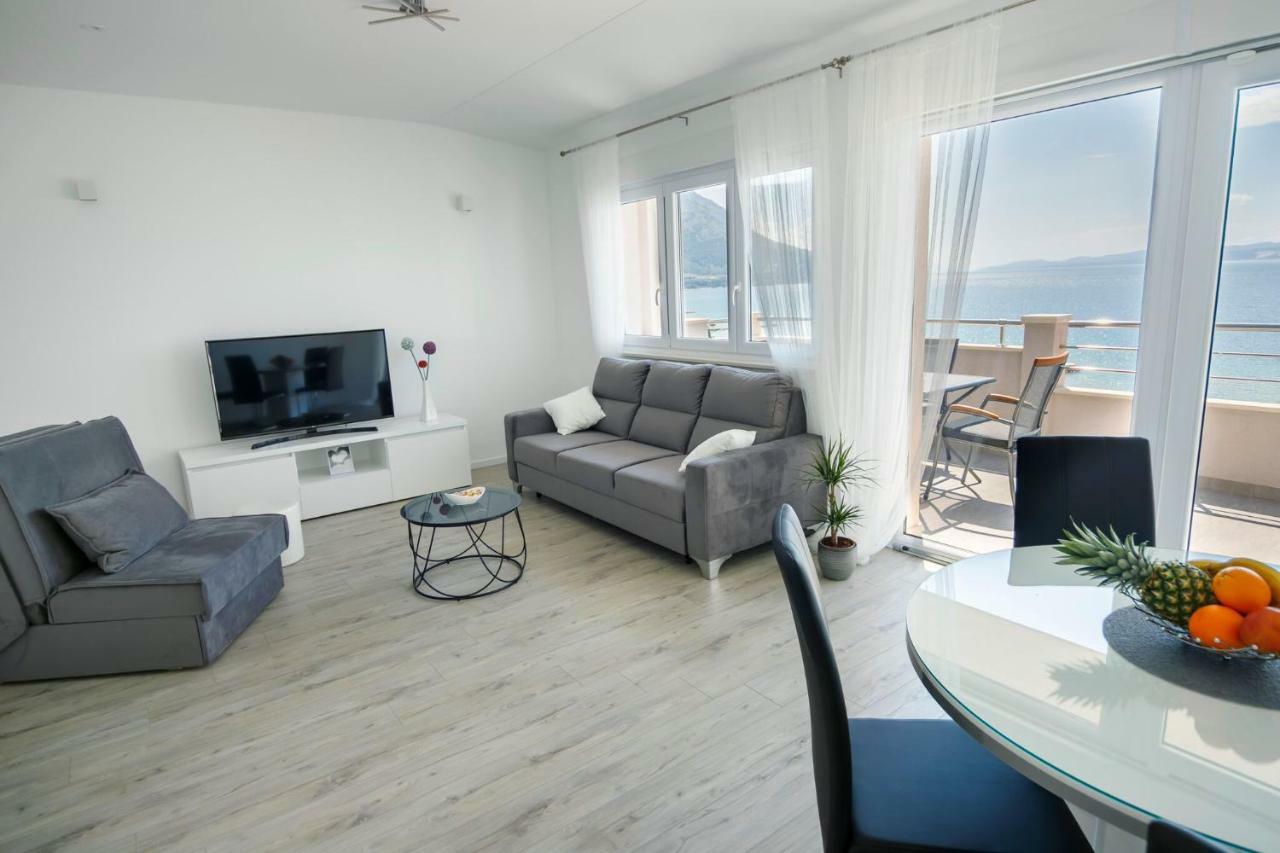 Apartmani Ticinovic Omiš Buitenkant foto