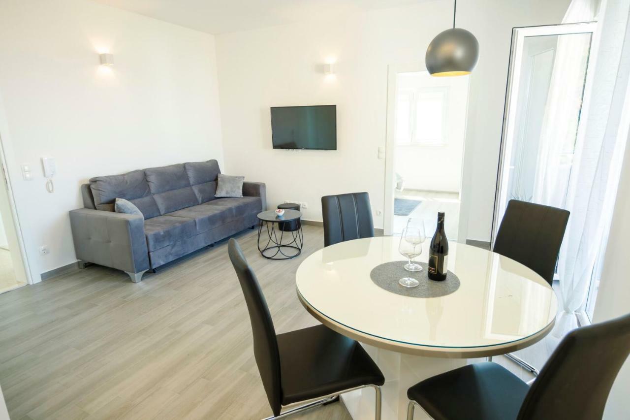 Apartmani Ticinovic Omiš Buitenkant foto
