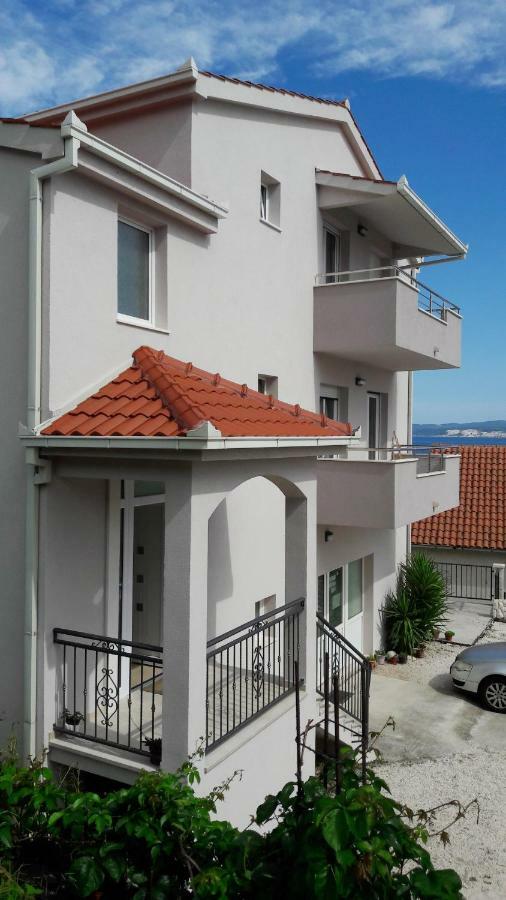 Apartmani Ticinovic Omiš Buitenkant foto